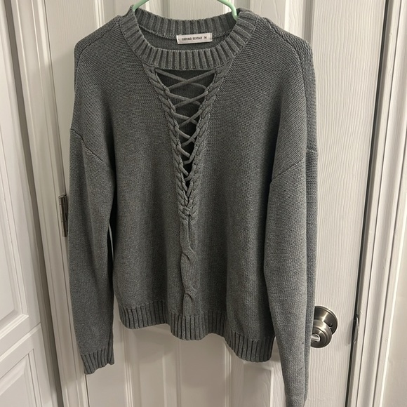 Oxford Sunday Sweater with Lace-Up Detail - Picture 3 of 4